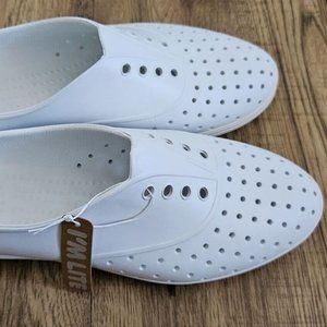 Native Jericho Beach Shoes - White - Size 8US - New with Tag - $60
